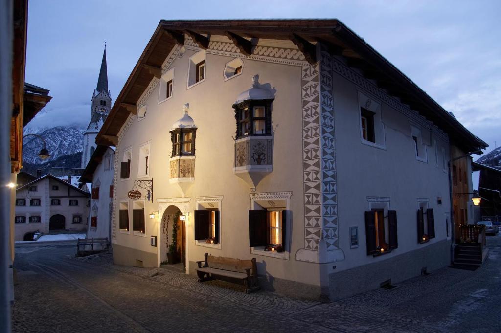 Hotel Engiadina Scuol Zewnętrze zdjęcie